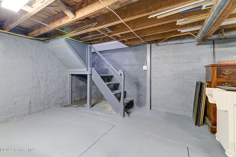 4th image of 3 Hunter Lane