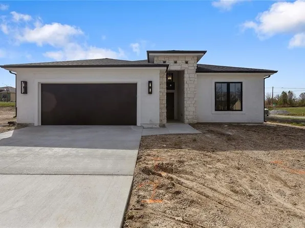 9736 N Montclair Ave, Kansas City, MO 64153