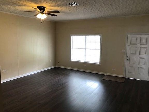 3rd image of 526 E Nezpique St
