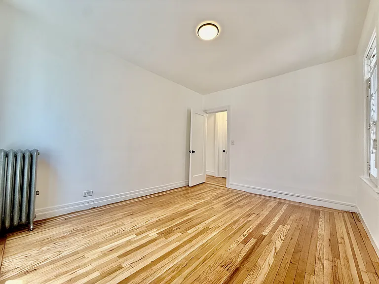2156 Cruger Ave #3M — Photo 5