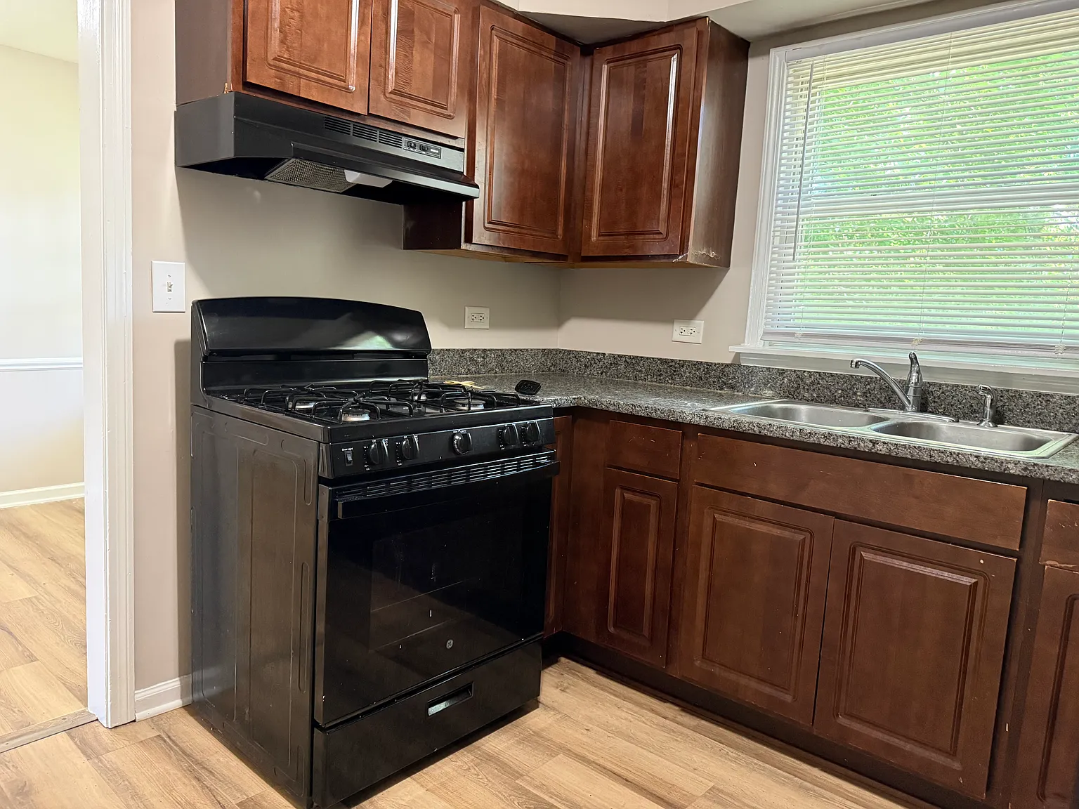 4 bed, 1200 sqft, $2,600 — Photo 4