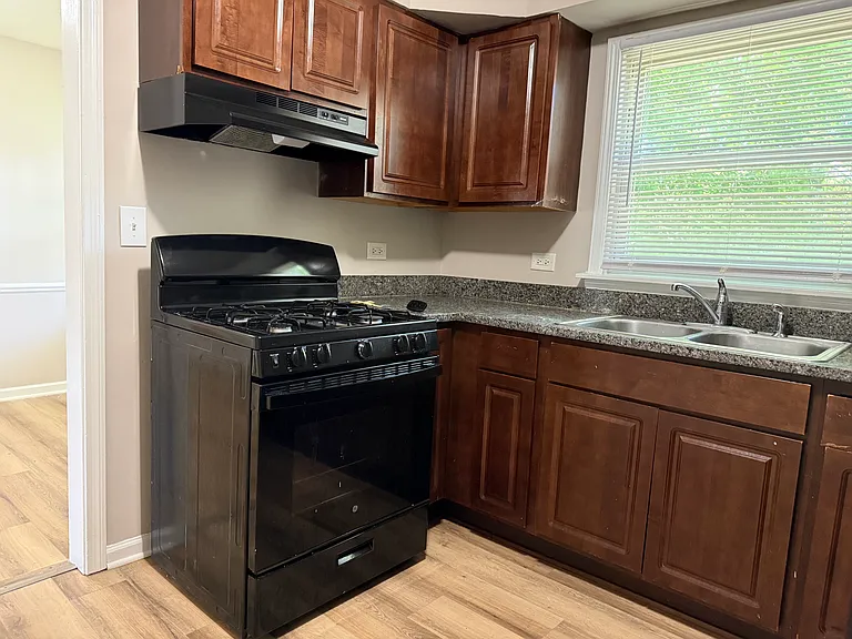 1240 Hickory Rd — Photo 4