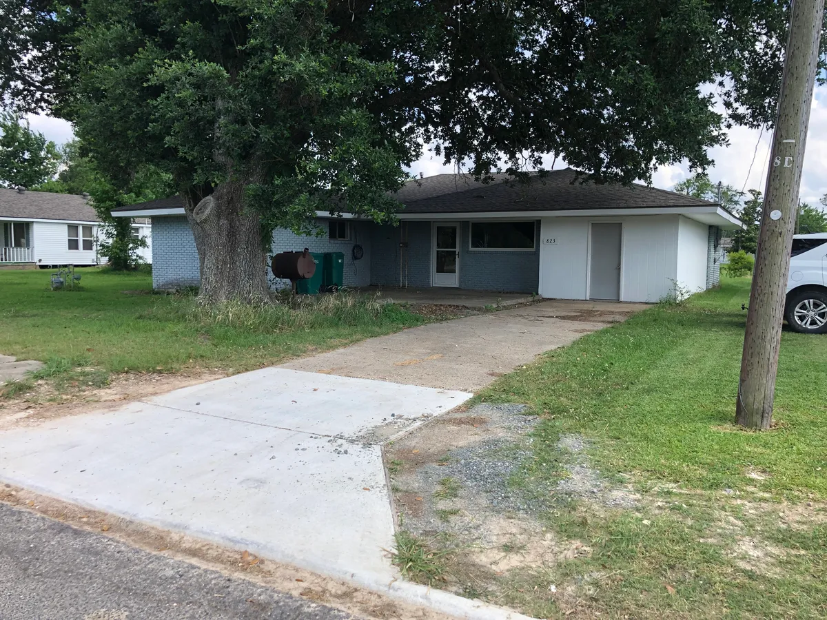 Primary Photo - 823 Live Oak St