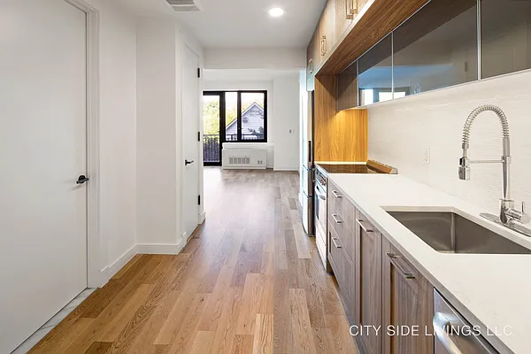 Rented by Artur Gutman, LREB | media 27