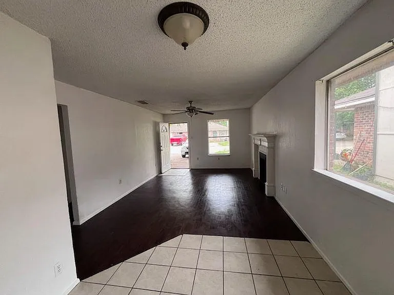 1701 Windsong Ln — Photo 3