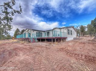 33015 Cowboy Clint Way, Seligman, AZ 86337