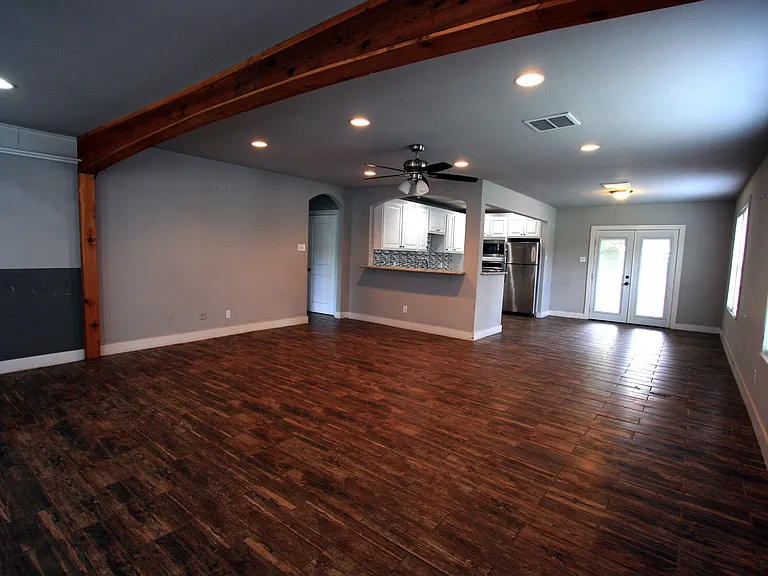 305 Gilchrist Ave — Photo 4