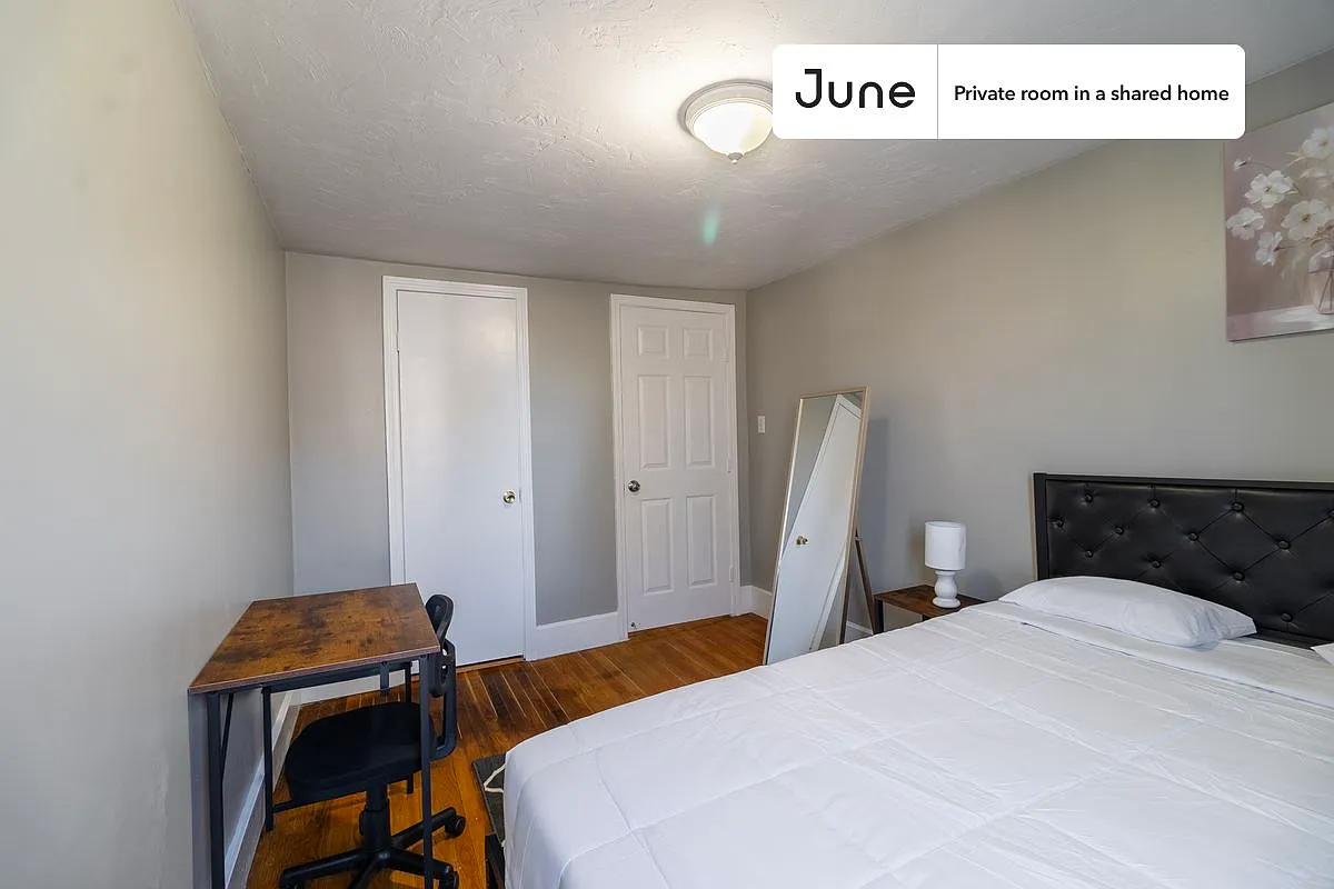 Building Photo - 14 Bacon St #B