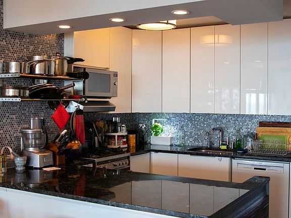 4th image of 2144 N Lincoln Park W APT 20C