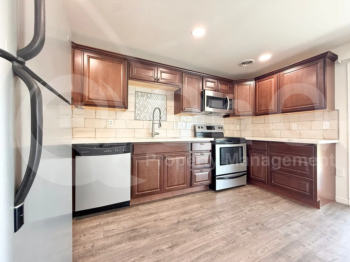 2 bed, 1.0 bath, 984 sqft, $1,800 — Photo 4