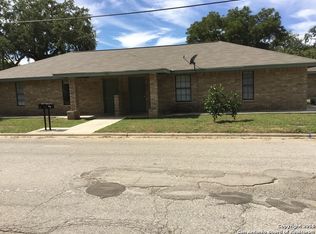 1101 Live Oak St, Pleasanton, TX 78064