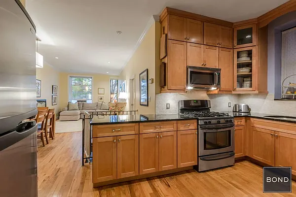 Sold by Bond New York | media 15