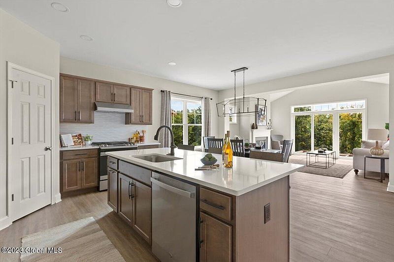 4th image of 17 Magnolia Drive