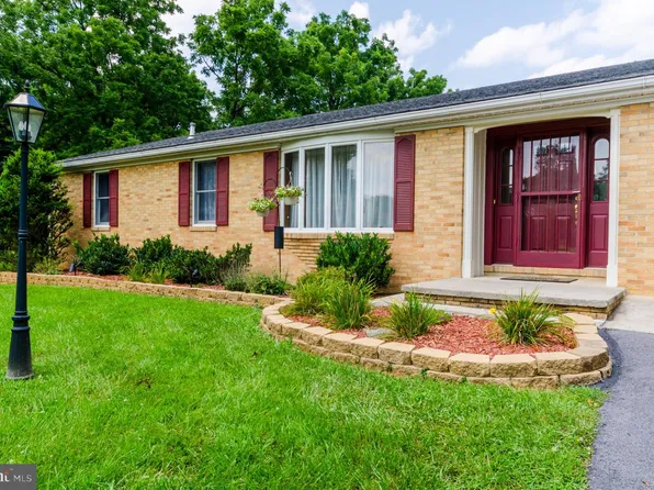 887 Woodbury Dr, Kearneysville, WV 25430