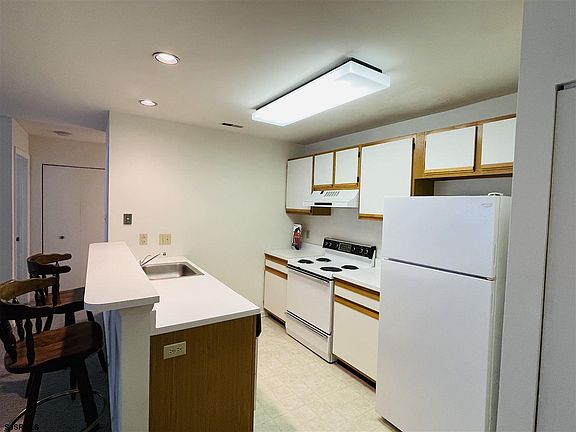 3rd image of 127 Driftwood Ct #25