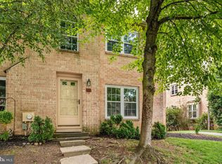 22 Rampart Dr, Chesterbrook, PA 19087