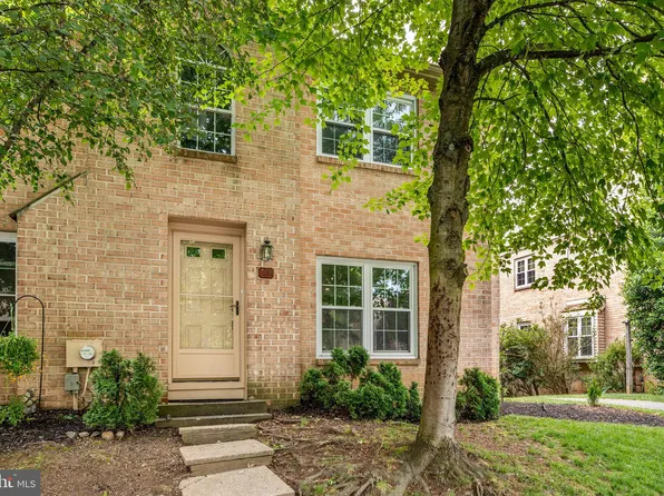 22 Rampart Dr, Chesterbrook, PA 19087