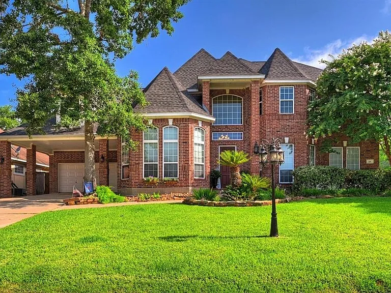 289 Waterford Way — Photo 1