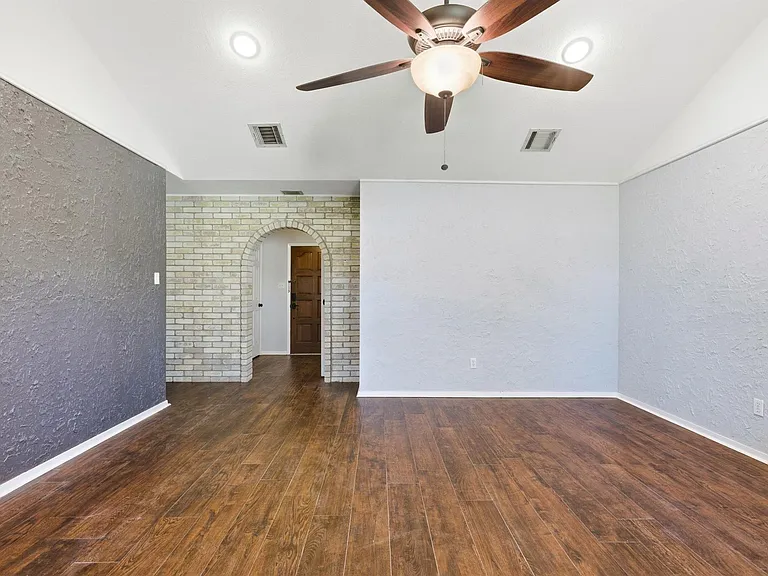 3721 Avenue R — Photo 10