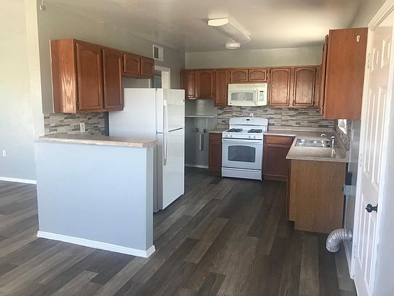 5th image of 1132 Hawaii St