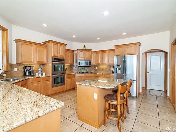 3rd image of 508 Crane Ln