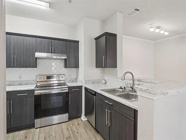 18001 Richmond Place Dr #1213 — Photo 12