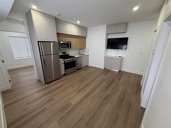 2nd image of 1619 Jefferson Ave #102