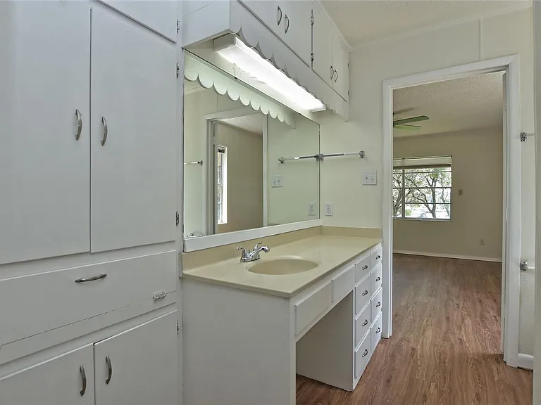 16013 Edwards Dr — Photo 17