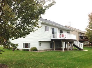 212 Pottok Ln, Shakopee, MN 55379