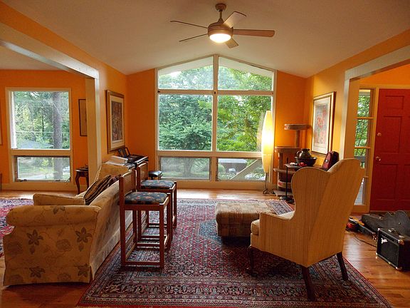 2nd image of 2401 Melinda Dr