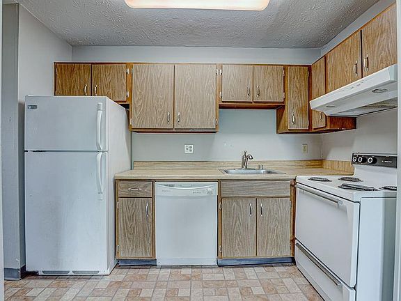 4th image of 4812 Chalet Dr #12