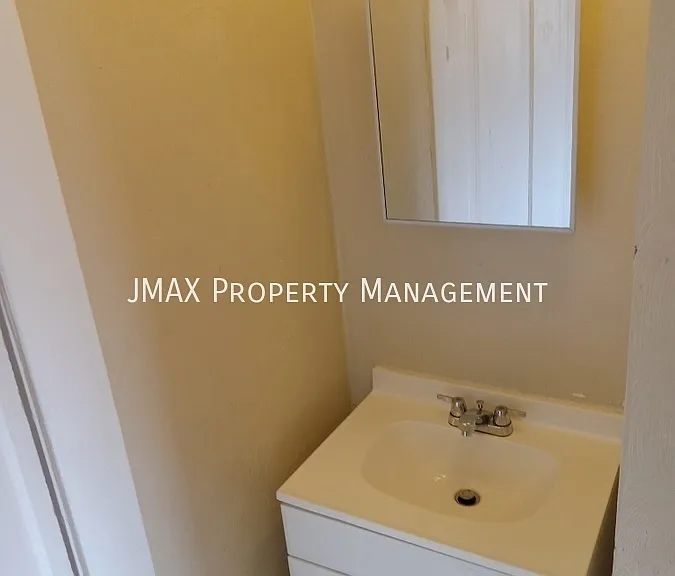 502 Rutherford Ave NW — Photo 11