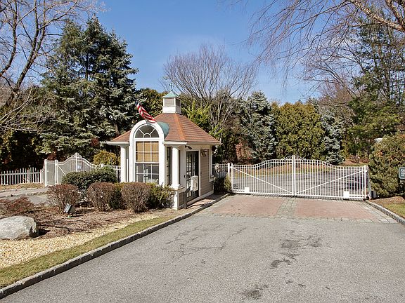 2nd image of 702 Pondside Dr #702