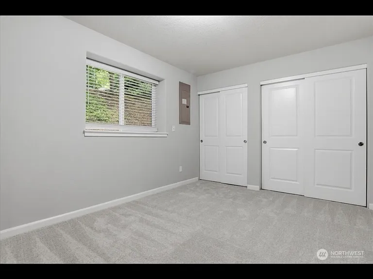 2711 Rossiter Ln — Photo 3