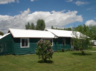 1320 3rd St, Haines, OR 97833