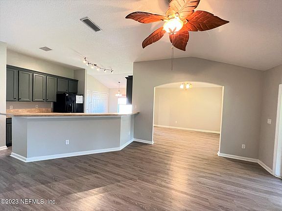5th image of 2427 CREEKFRONT Drive