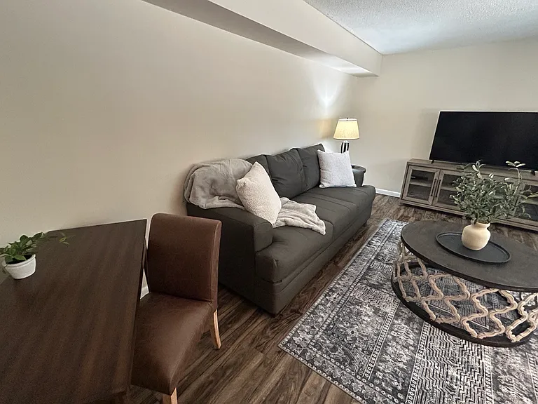917 Davis Blvd #6 — Photo 2