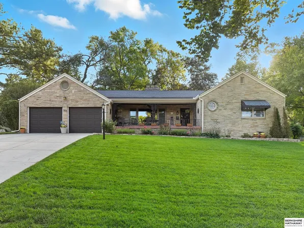 305 S 68th St, Omaha, NE 68132