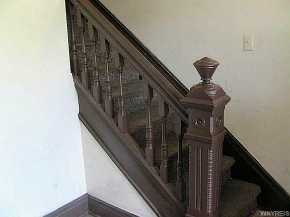 5th image of 592 West Ave