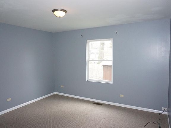 5th image of 1032 Shoreland Ct