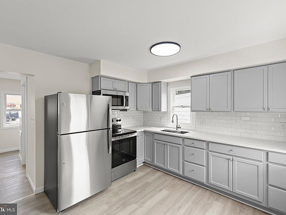 5th image of 2141 Valley Ave
