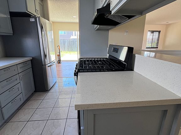 2nd image of 15 Hyde Cir