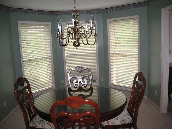 5th image of 495 N Herndon St