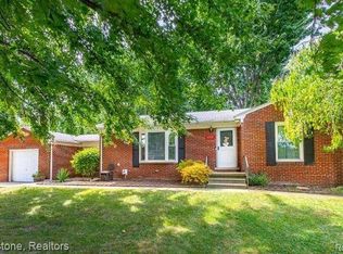 39505 Memory Ln, Harrison Township, MI 48045