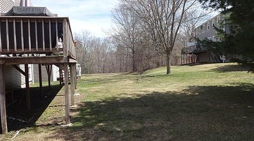 4th image of 14 Meeting House Ln