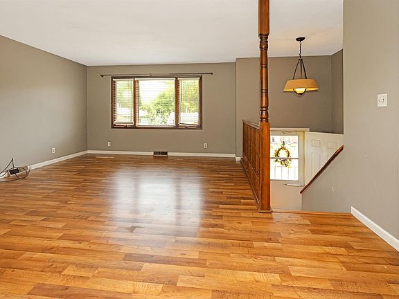 4th image of 2611 S Royce St