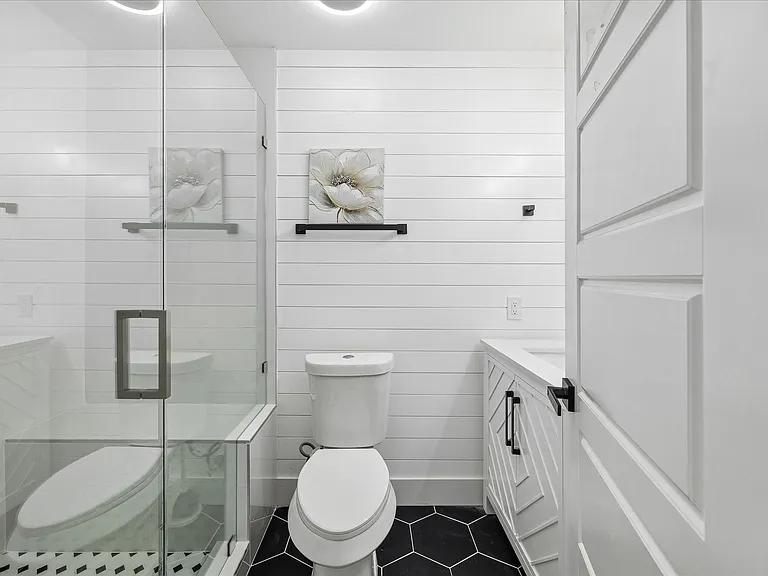 7711 Meadowvale Dr — Photo 24