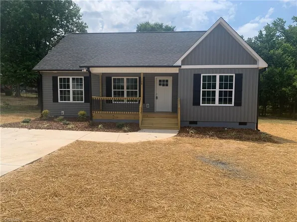 102 Stone St, Thomasville, NC 27360