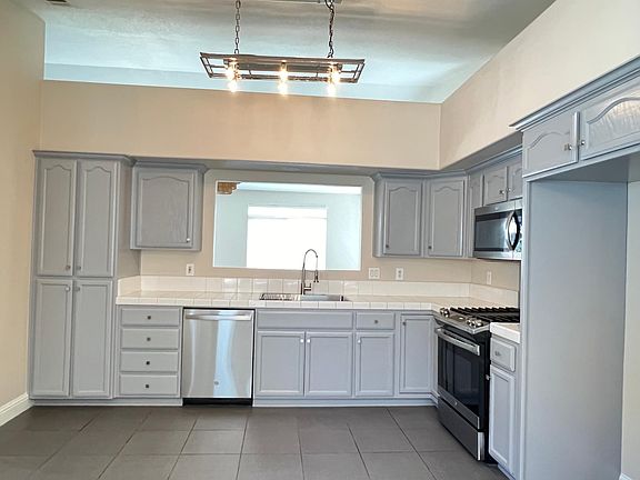 4th image of 4902 Snowberry Ln