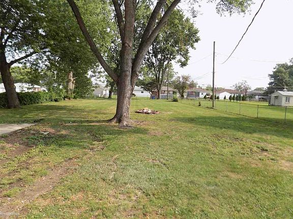 3rd image of 20219 Maxine St